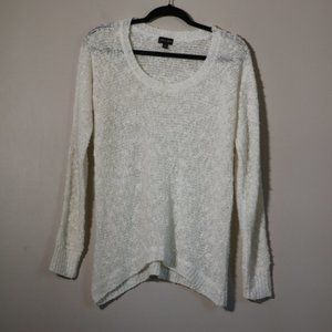 sweater loose knit white long sleeved  pullover round neck